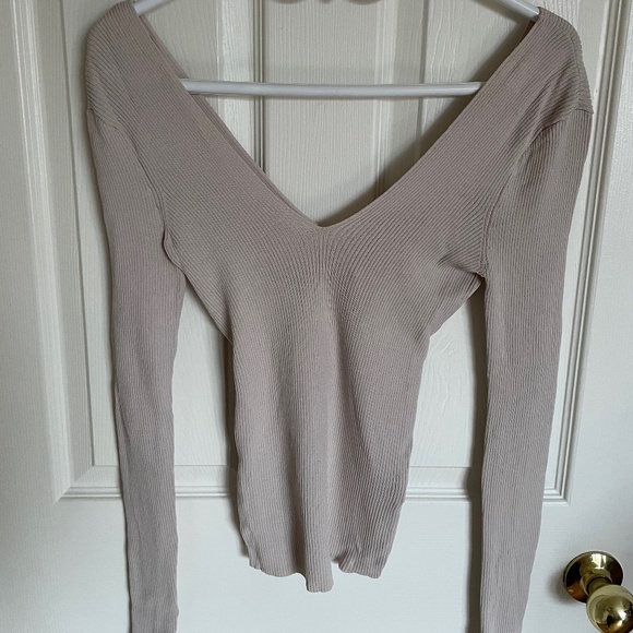 Ribbed deep V, wide shoulder long sleeve top - Picture 1 of 1